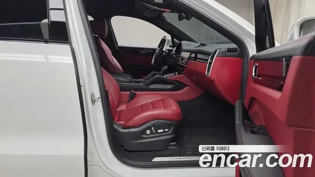 Porsche Cayenne 2021 — Photo 12/21