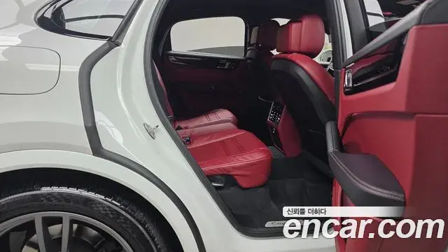 Porsche Cayenne 2021 — Photo 18/21