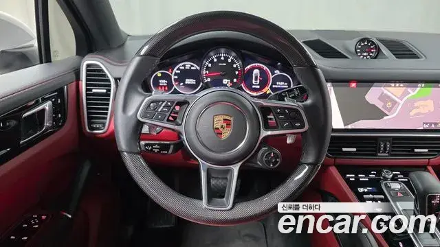 Porsche Cayenne 2021 — Photo 16/21