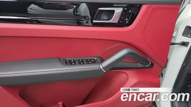 Porsche Cayenne 2021 — Photo 11/21