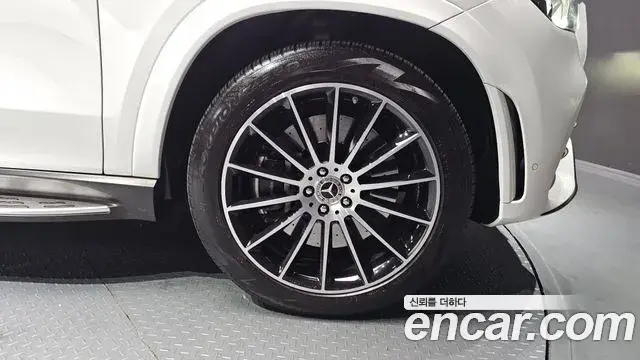 Mercedes-Benz GLE-Class 2022 — ფოტო 17/20