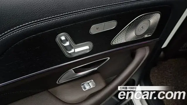 Mercedes-Benz GLE-Class 2022 — ფოტო 7/20
