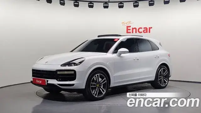 Porsche Cayenne 2020 — ფოტო 5/20