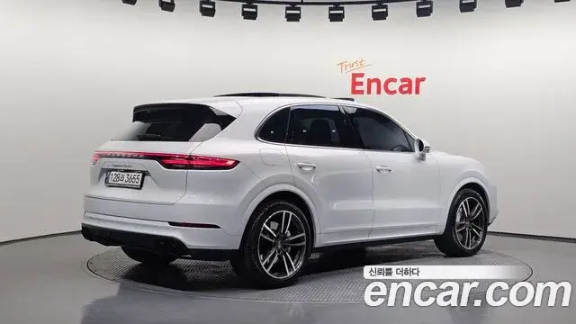 Porsche Cayenne 2020 — ფოტო 17/20