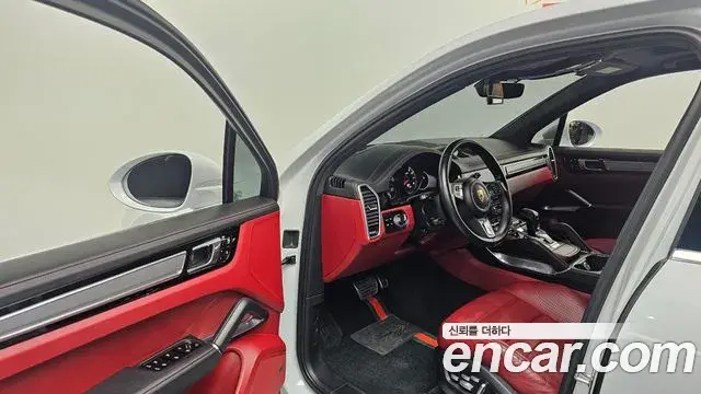 Porsche Cayenne 2020 — ფოტო 3/20