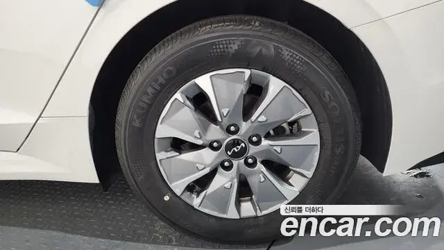 Kia K5 2023 — ფოტო 2/20