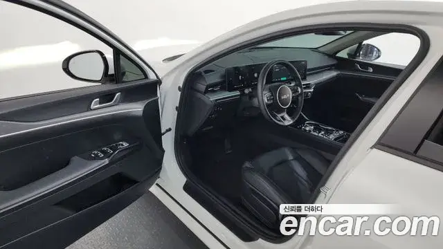 Kia K5 2023 — ფოტო 5/20