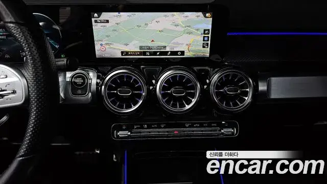 Mercedes-Benz GLB-Class 2022 — ფოტო 2/20