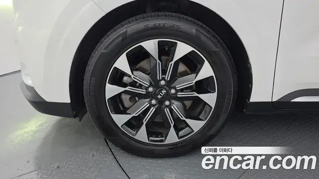 Kia Carnival 2020 — ფოტო 16/20