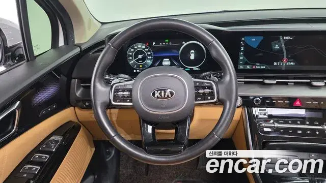 Kia Carnival 2020 — ფოტო 17/20