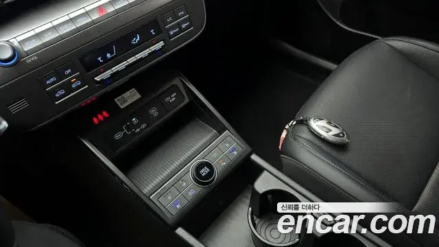Hyundai Kona 2023 — Фото 17/20