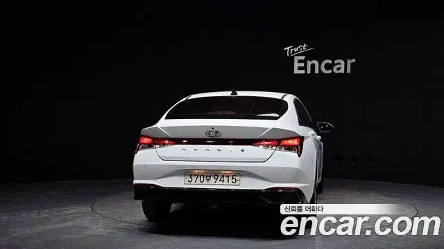 Hyundai The New Avante Hybrid 2022 — Photo 22/23