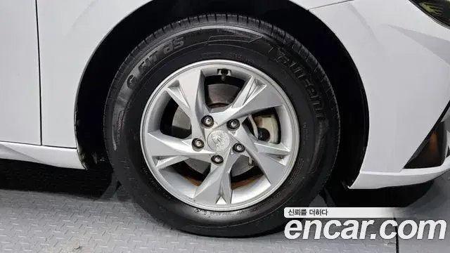 Hyundai The New Avante Hybrid 2022 — Photo 8/23