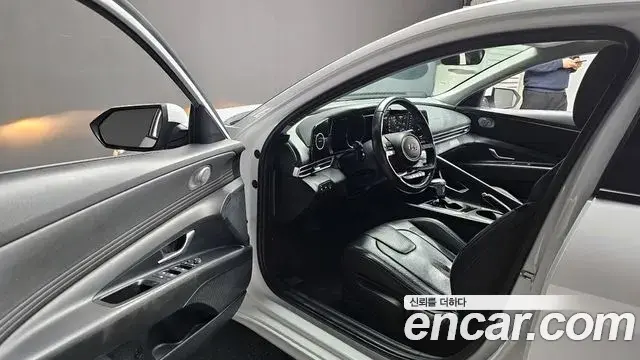 Hyundai The New Avante Hybrid 2022 — Photo 12/23