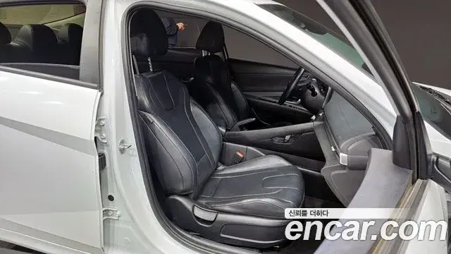 Hyundai The New Avante Hybrid 2022 — Photo 10/23