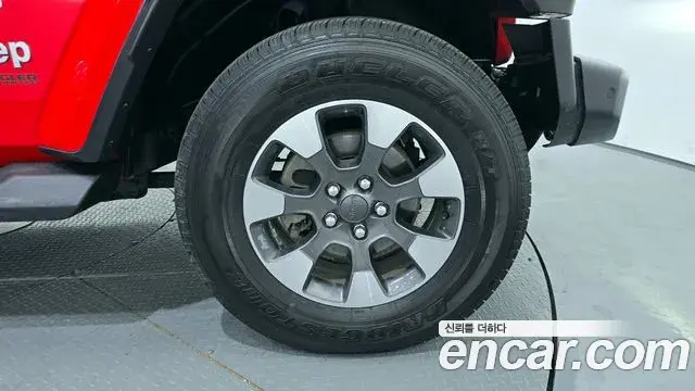 Jeep Wrangler 2021 — ფოტო 16/20
