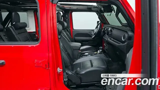 Jeep Wrangler 2021 — ფოტო 7/20