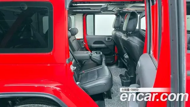 Jeep Wrangler 2021 — ფოტო 18/20
