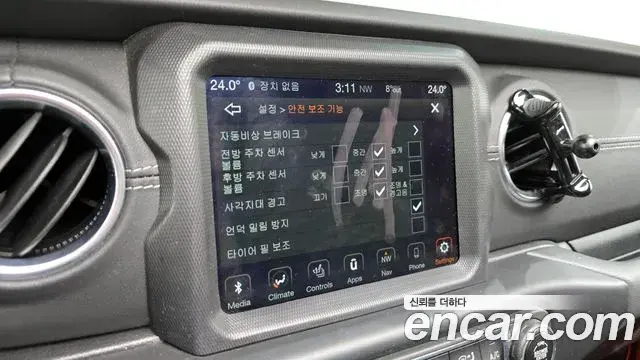 Jeep Wrangler 2021 — ფოტო 9/20