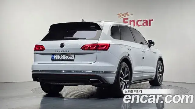 Volkswagen Touareg 2023 — Фото 2/20