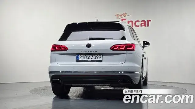 Volkswagen Touareg 2023 — Фото 4/20