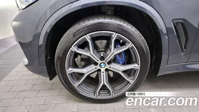 BMW X5 2021 — ფოტო 14/20