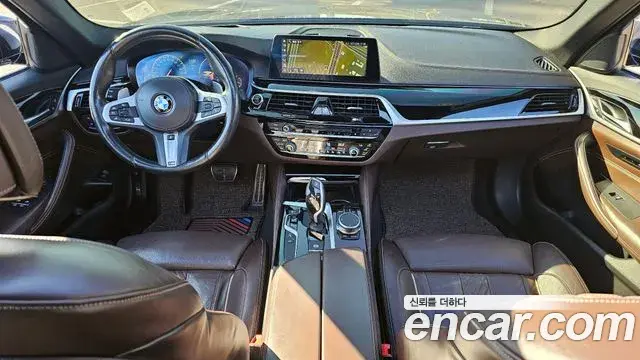 BMW 5 Series 2019 — Şəkil 8/20