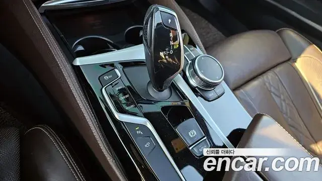 BMW 5 Series 2019 — Şəkil 14/20