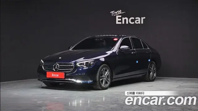 Mercedes-Benz E-Class 2022 — Photo 1/19