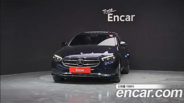 Mercedes-Benz E-Class 2022 — Photo 10/19