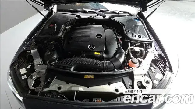 Mercedes-Benz E-Class 2022 — Photo 6/19