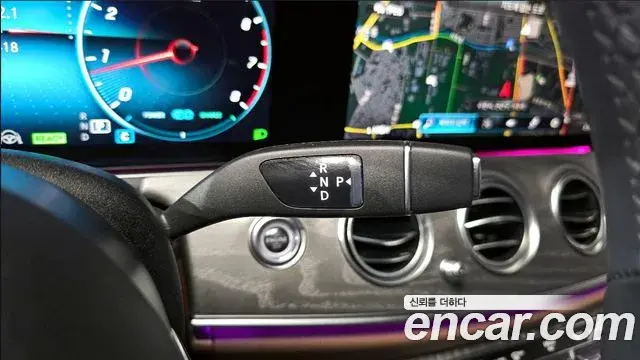 Mercedes-Benz E-Class 2022 — Photo 15/19