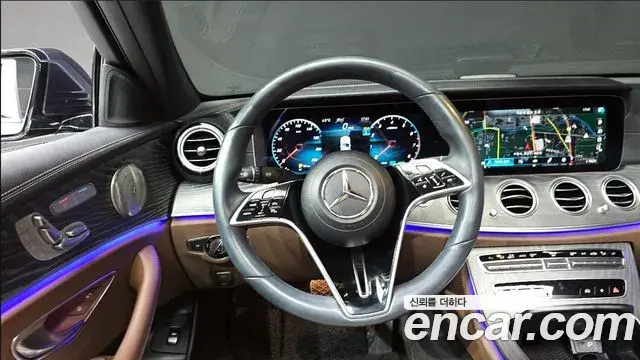 Mercedes-Benz E-Class 2022 — Photo 16/19