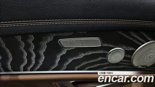 Mercedes-Benz E-Class 2022 — Photo 19/19