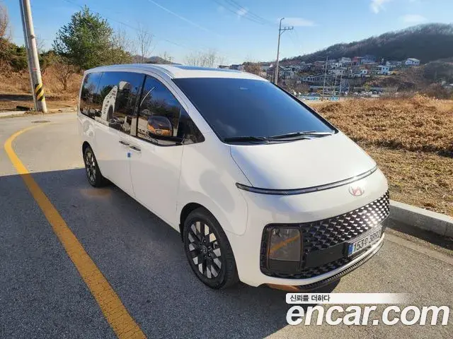 Hyundai Staria 2025 — Photo 9/20