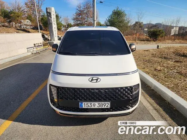 Hyundai Staria 2025 — Photo 3/20