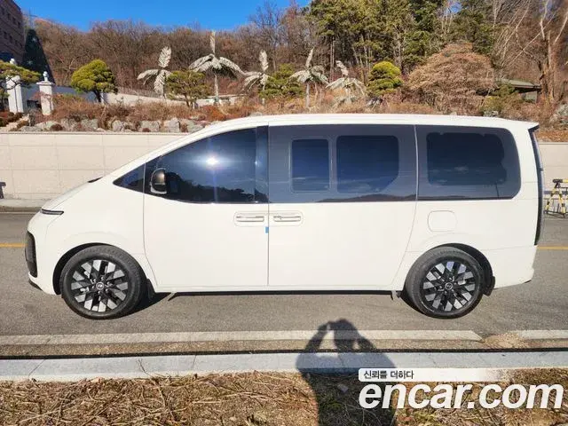 Hyundai Staria 2025 — Photo 17/20