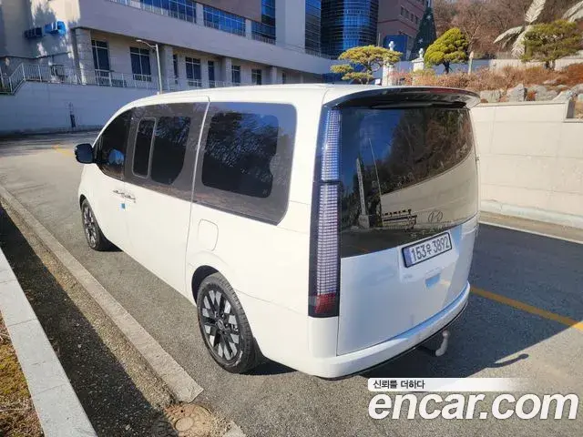Hyundai Staria 2025 — Photo 4/20