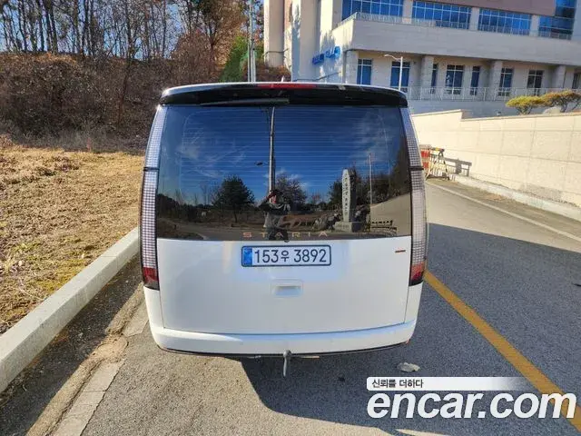 Hyundai Staria 2025 — Photo 14/20