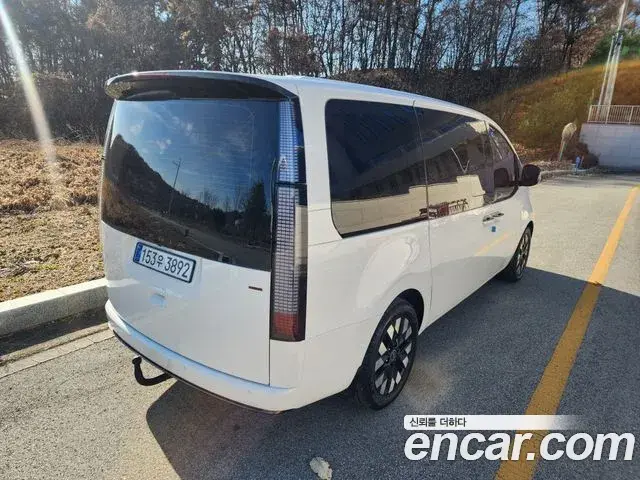 Hyundai Staria 2025 — Photo 1/20