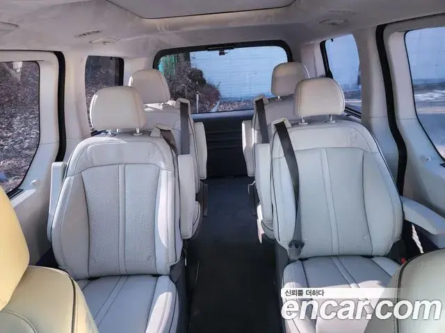 Hyundai Staria 2025 — Photo 2/20