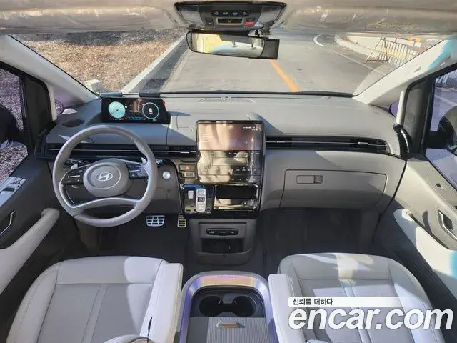 Hyundai Staria 2025 — Photo 20/20
