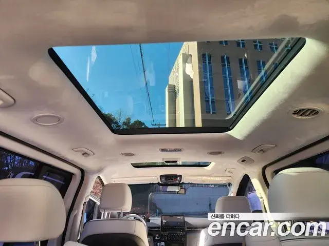Hyundai Staria 2025 — Photo 16/20