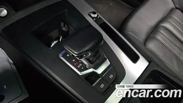 Audi Q5 2022 — ფოტო 15/20