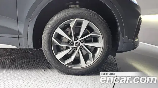 Audi Q5 2022 — ფოტო 18/20