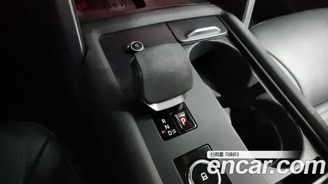 Land Rover Discovery 5 2021 — Photo 9/20