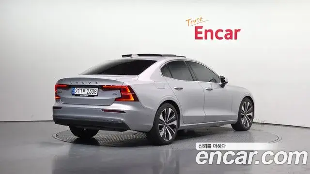 Volvo S60 2022 — Photo 14/20