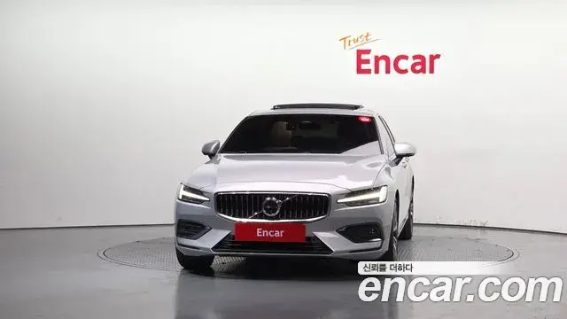 Volvo S60 2022 — Photo 16/20