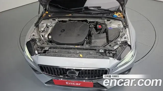 Volvo S60 2022 — Photo 6/20