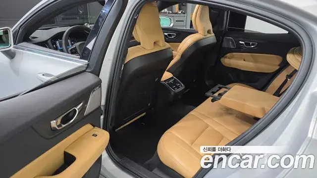 Volvo S60 2022 — Photo 11/20